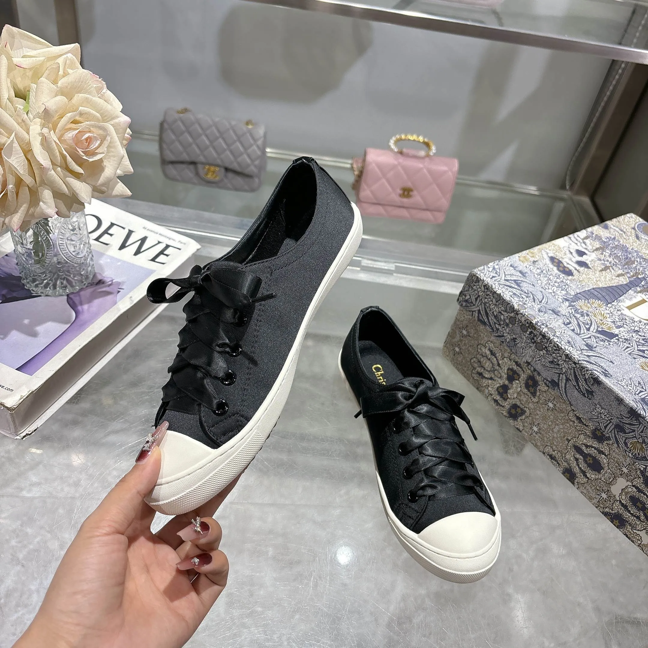 👟👟Ex-factory price 440👟👟 Dior ballet-style casual shoes, the same style as celebrities, satin fabric, breathable mesh lining, sheepskin for feet, wear-resistant rubber sole, size 35-40.